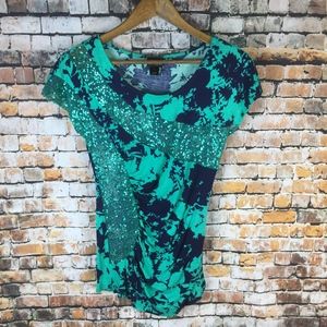 Daytrip Short Sleeve V-Neck Se1uin Top (SM)